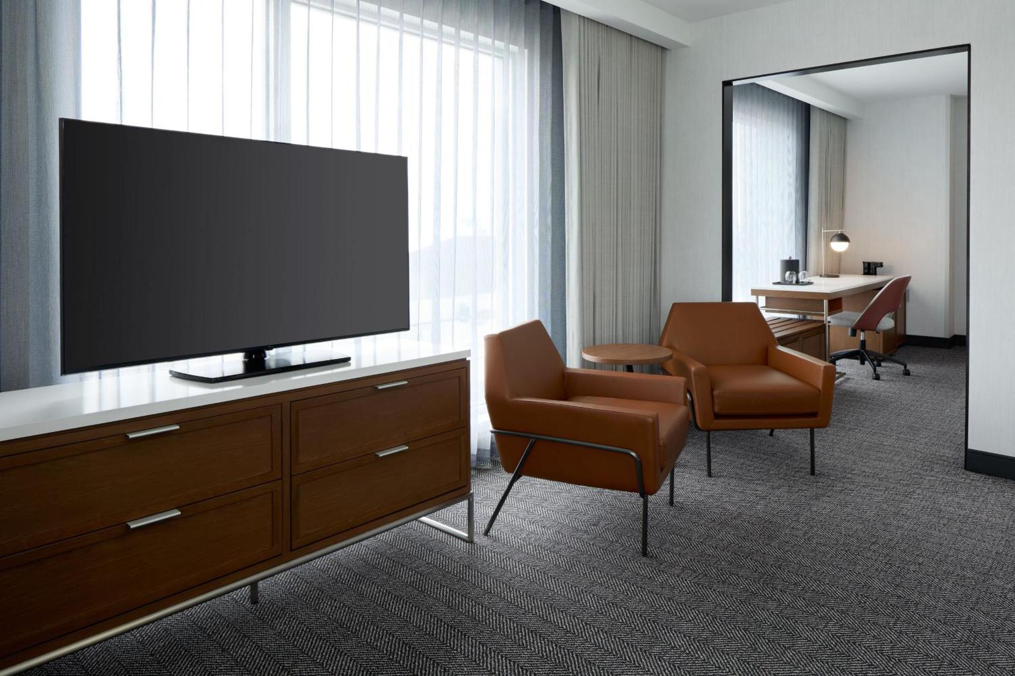 Courtyard By Marriott Montreal Laval Otel Dış mekan fotoğraf