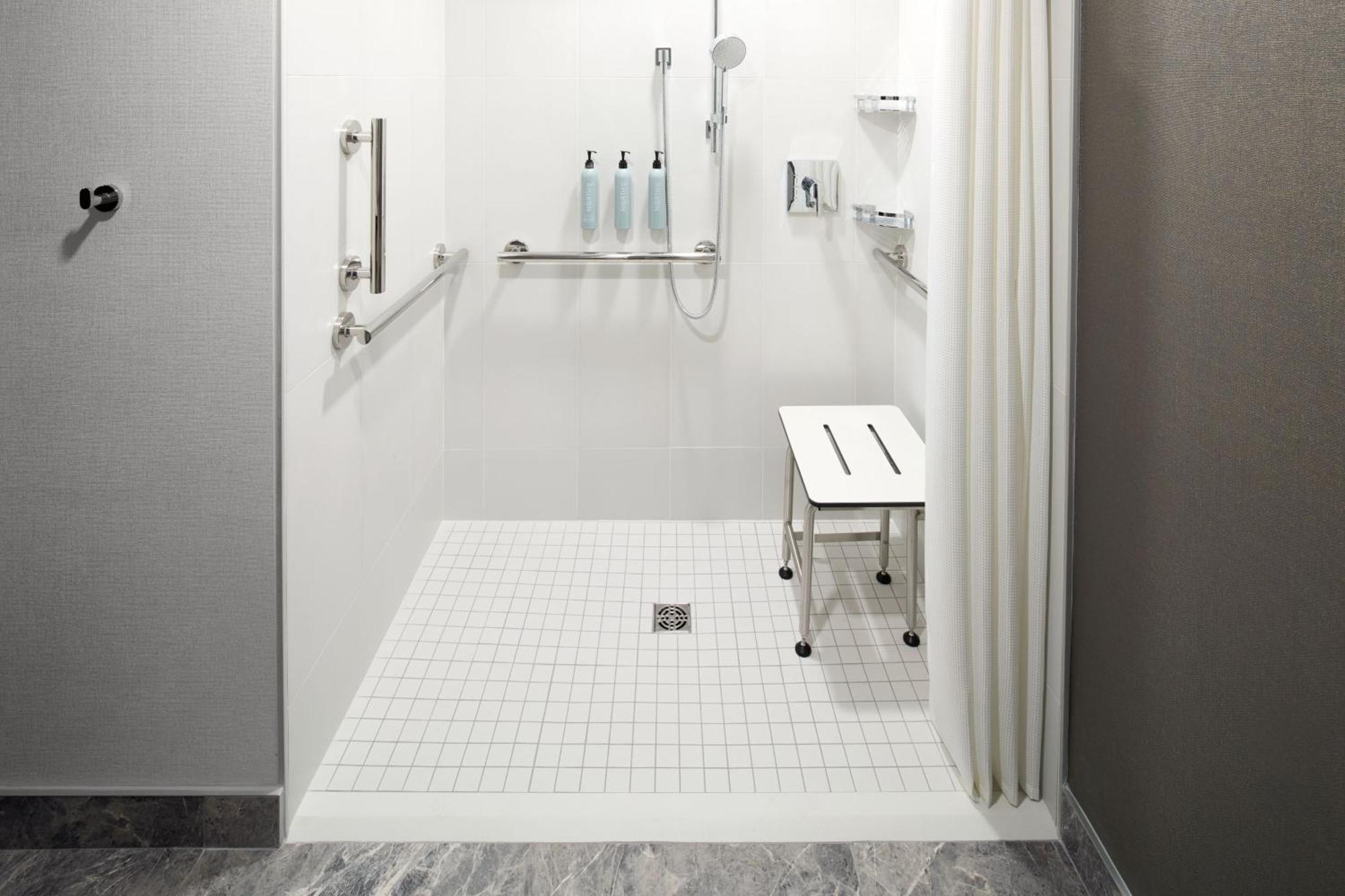 Courtyard By Marriott Montreal Laval Otel Dış mekan fotoğraf